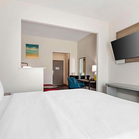 לארדו Comfort Suites מראה חיצוני תמונה