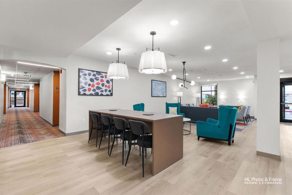 לארדו Comfort Suites מראה חיצוני תמונה