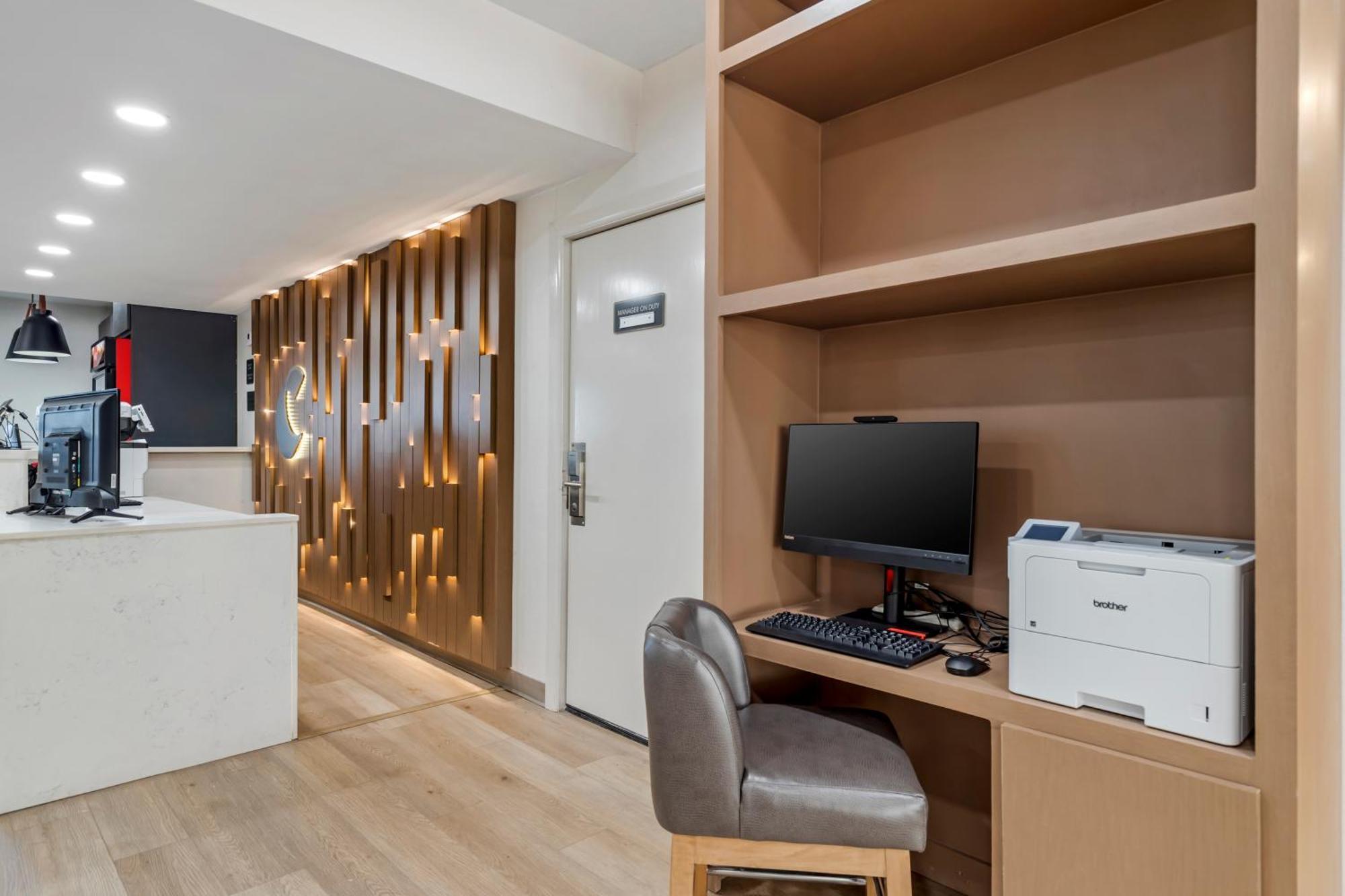לארדו Comfort Suites מראה חיצוני תמונה