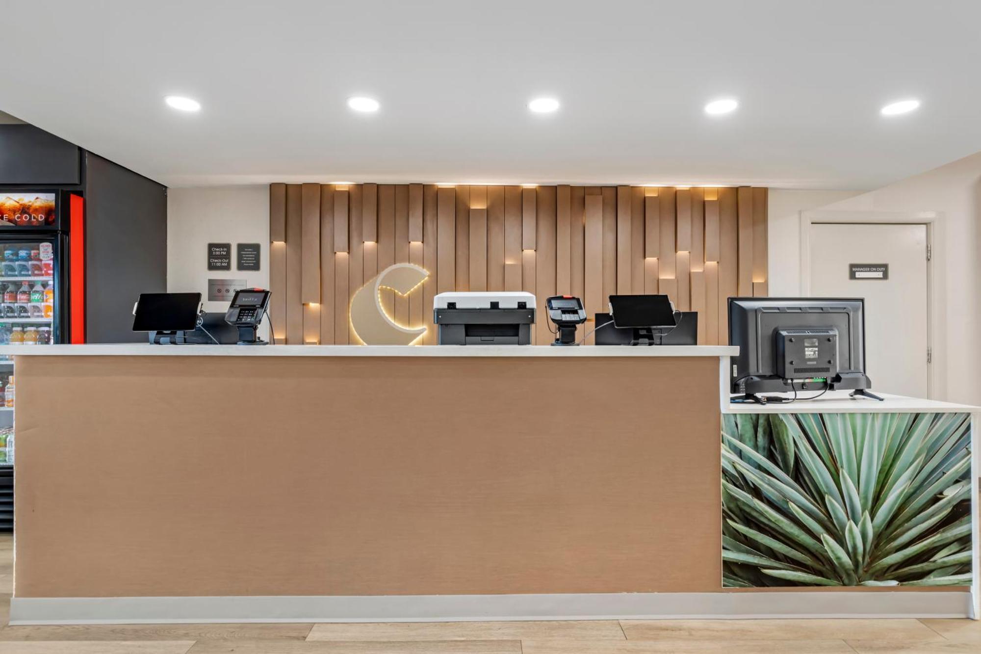 לארדו Comfort Suites מראה חיצוני תמונה