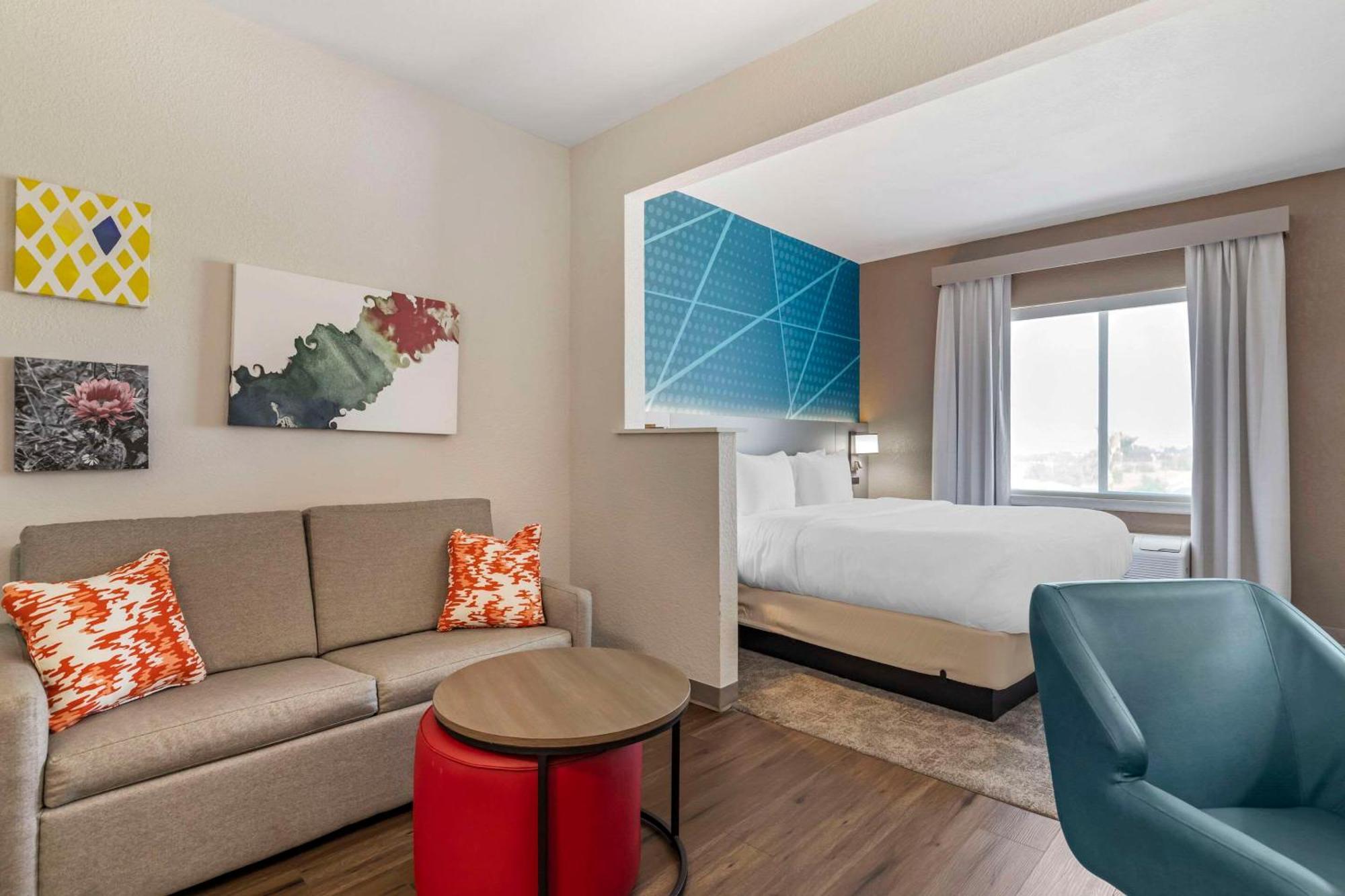 לארדו Comfort Suites מראה חיצוני תמונה