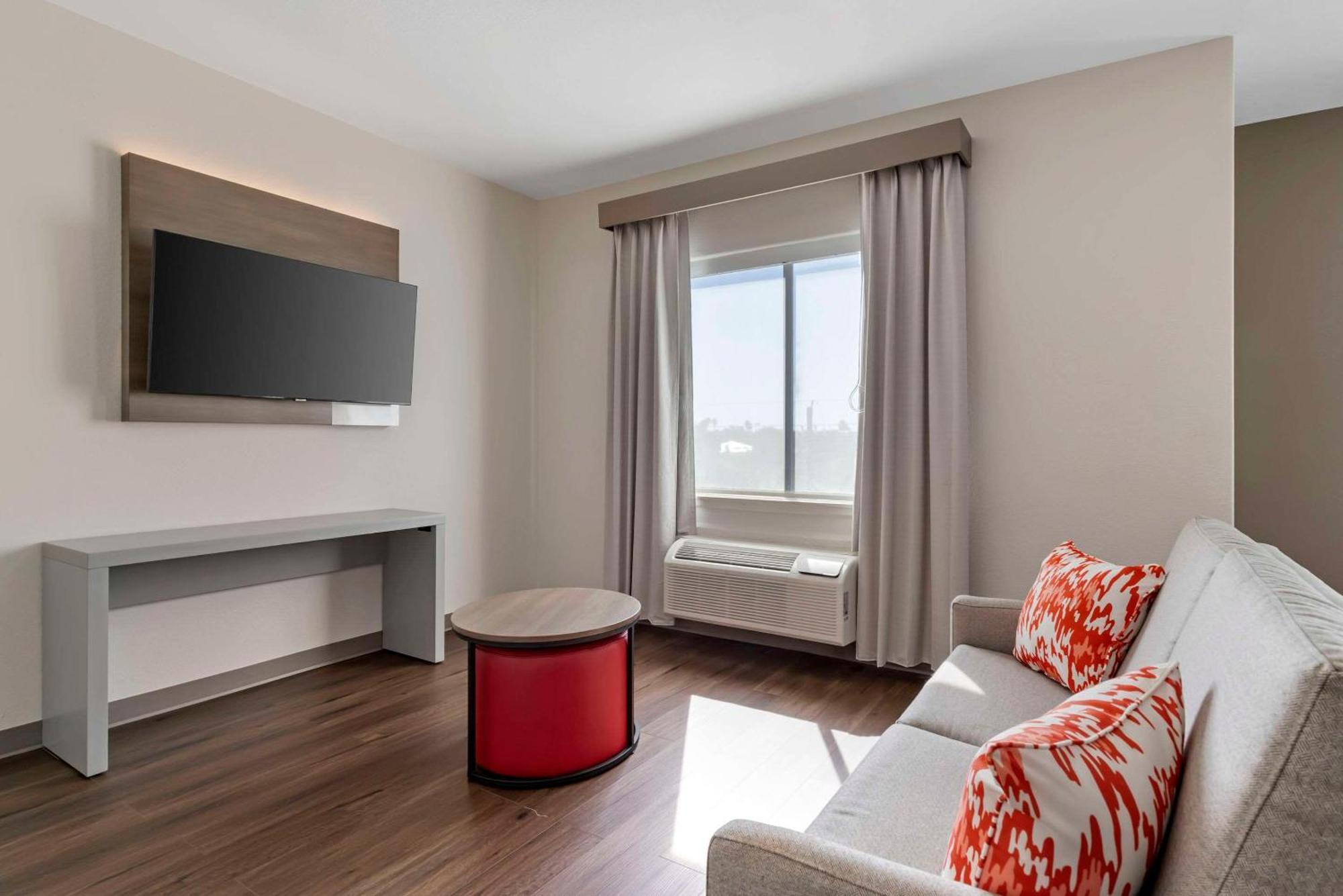 לארדו Comfort Suites מראה חיצוני תמונה