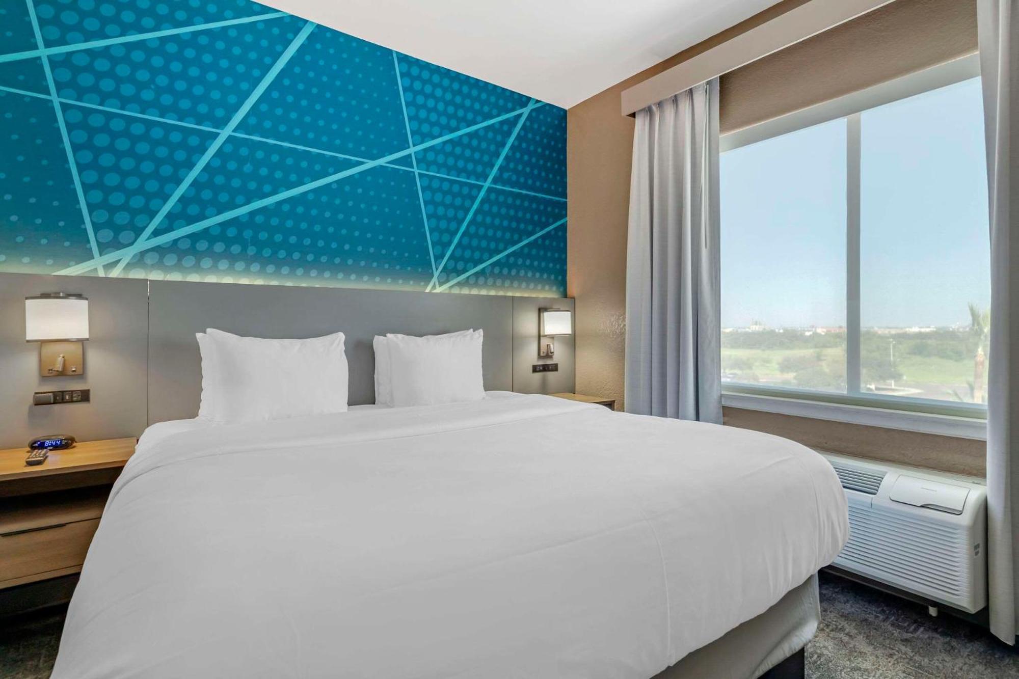 לארדו Comfort Suites מראה חיצוני תמונה